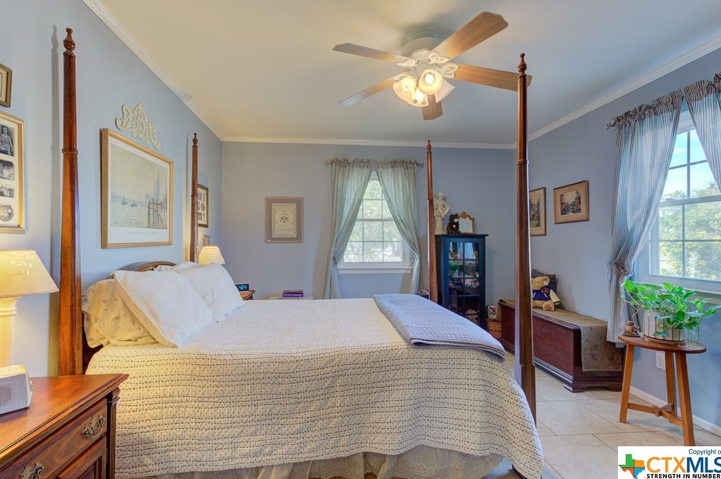 518 Zipp Rd, New Braunfels TX 78130-9595 exterior