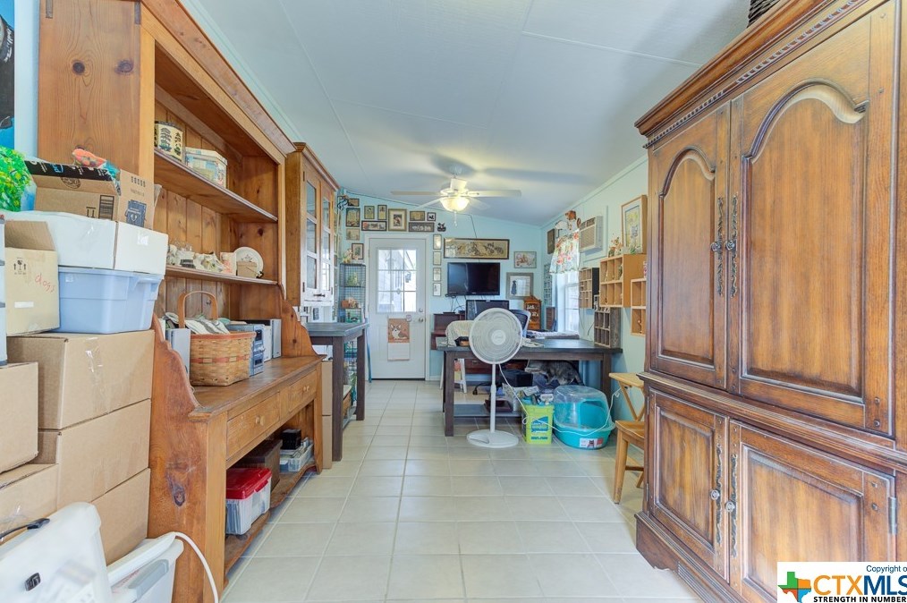 518 Zipp Rd, New Braunfels TX 78130-9595 exterior