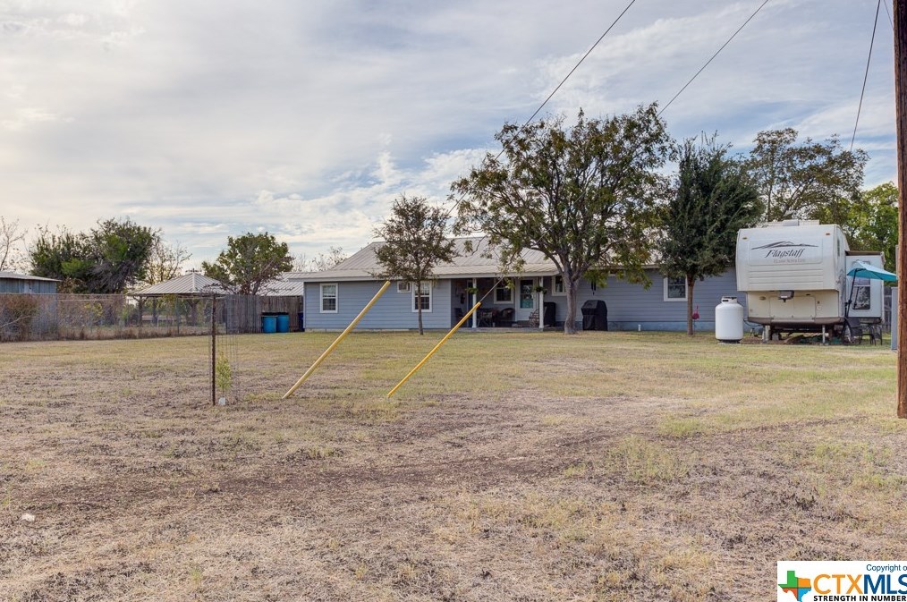 518 Zipp Rd, New Braunfels TX 78130-9595 exterior