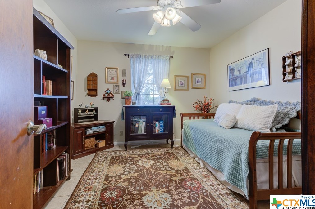 518 Zipp Rd, New Braunfels TX 78130-9595 exterior