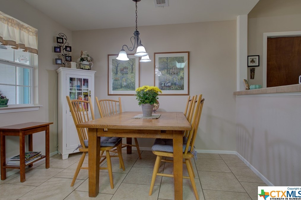 518 Zipp Rd, New Braunfels TX 78130-9595 exterior