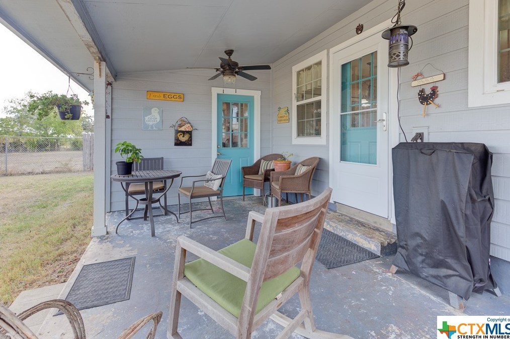 518 Zipp Rd, New Braunfels TX 78130-9595 exterior