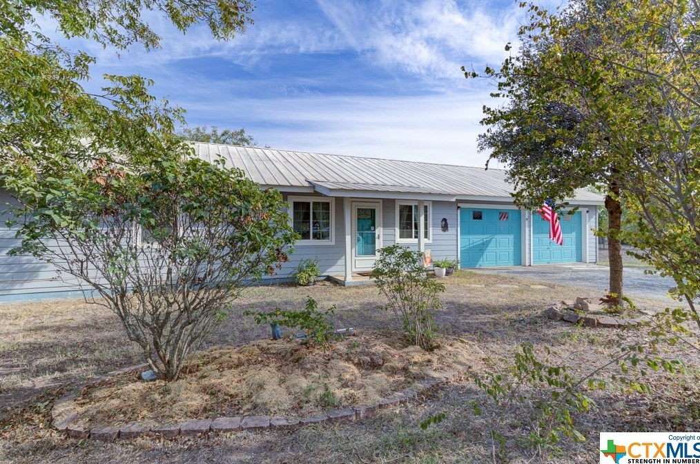 518 Zipp Rd, New Braunfels TX 78130-9595 exterior