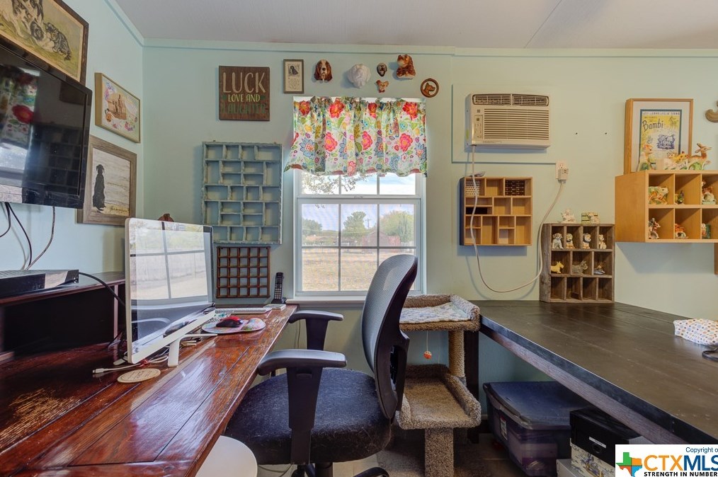 518 Zipp Rd, New Braunfels TX 78130-9595 exterior