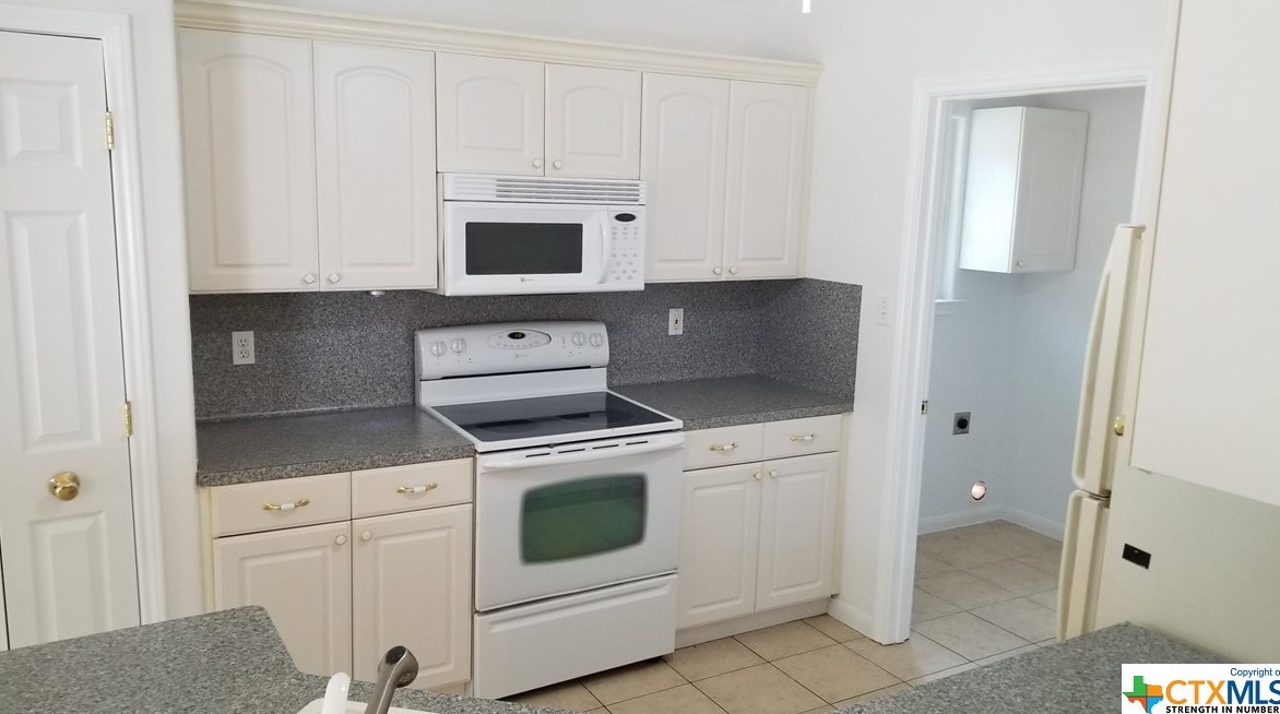 3443 Lakeview Dr, New Braunfels TX 78133-3484 exterior