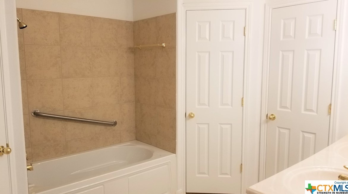 3443 Lakeview Dr, New Braunfels TX 78133-3484 exterior