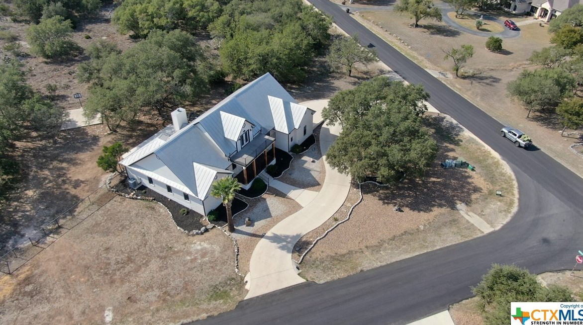 725 Winding Vw, New Braunfels TX  78132-2548 exterior