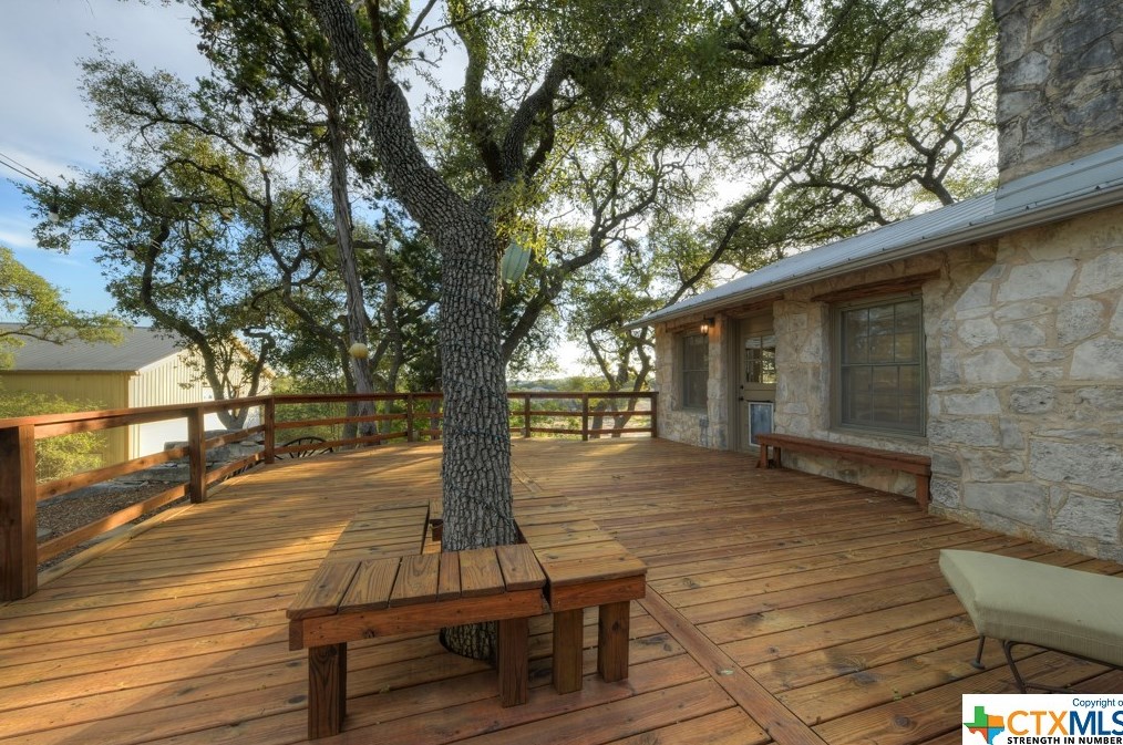 1053 Shady Holw, New Braunfels TX 78132-2309 exterior