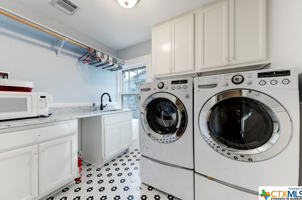 1053 Shady Holw, New Braunfels TX 78132-2309 exterior