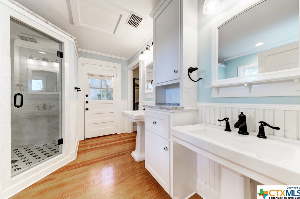 1053 Shady Holw, New Braunfels TX 78132-2309 exterior