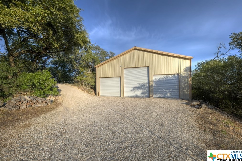 1053 Shady Holw, New Braunfels TX 78132-2309 exterior