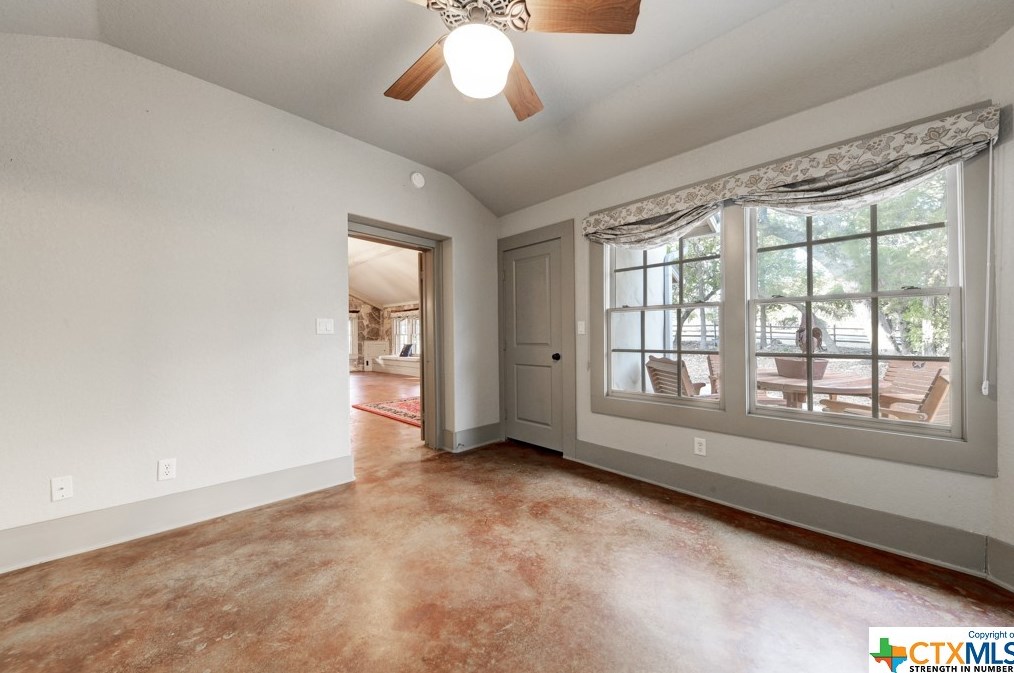 1053 Shady Holw, New Braunfels TX 78132-2309 exterior