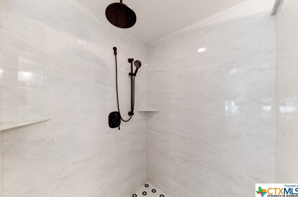 1053 Shady Holw, New Braunfels TX 78132-2309 exterior