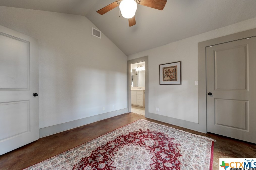 1053 Shady Holw, New Braunfels TX 78132-2309 exterior