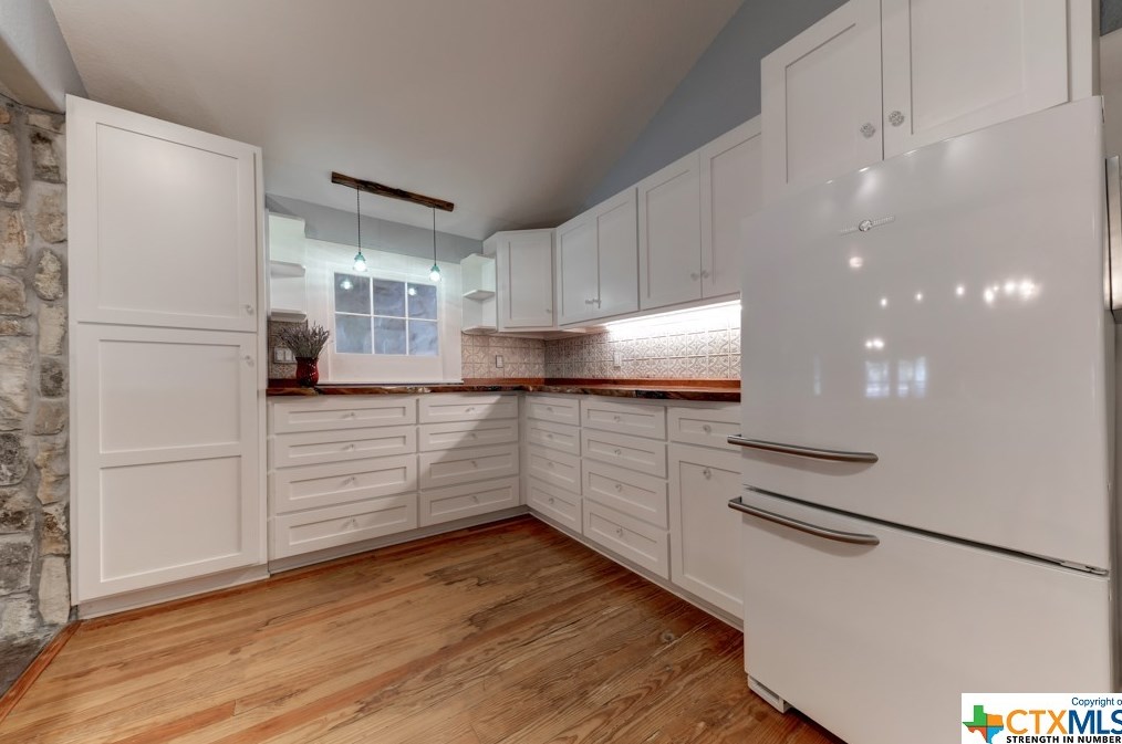 1053 Shady Holw, New Braunfels TX 78132-2309 exterior