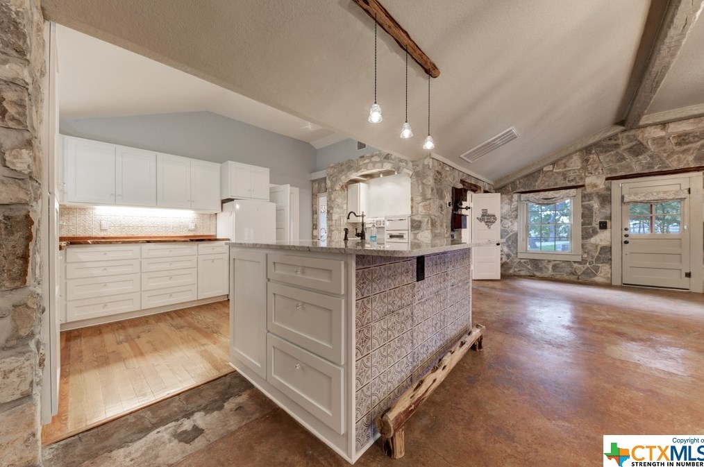 1053 Shady Holw, New Braunfels TX 78132-2309 exterior