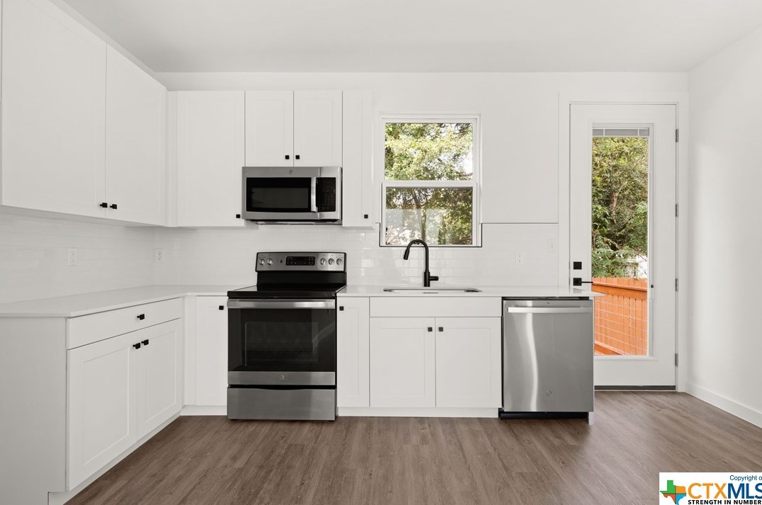 587 Basel St, New Braunfels TX 78130-4305 exterior