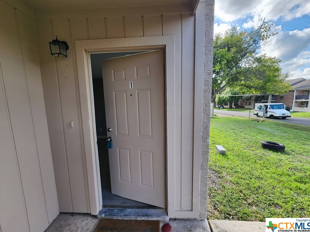 200 Uhland Rd, San Marcos TX  78666-6966 exterior