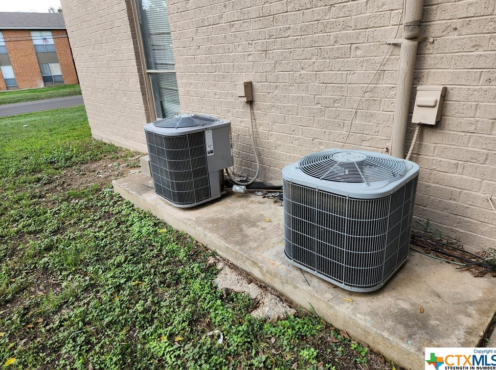 200 Uhland Rd, San Marcos TX  78666 exterior