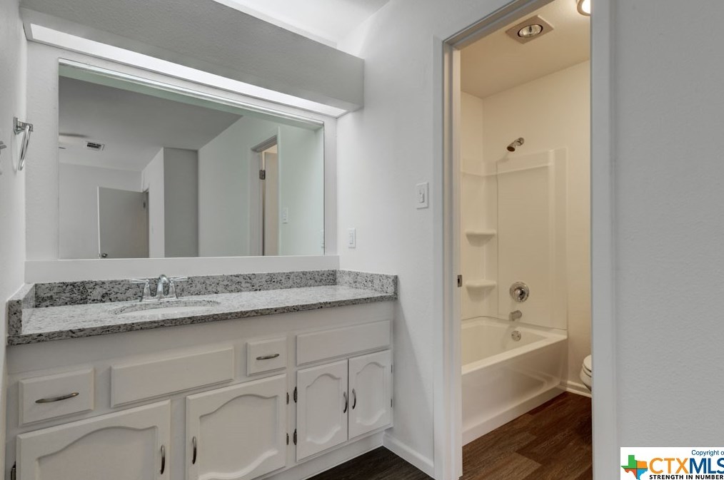 122 Dallas St, New Braunfels TX  78130-5311 exterior