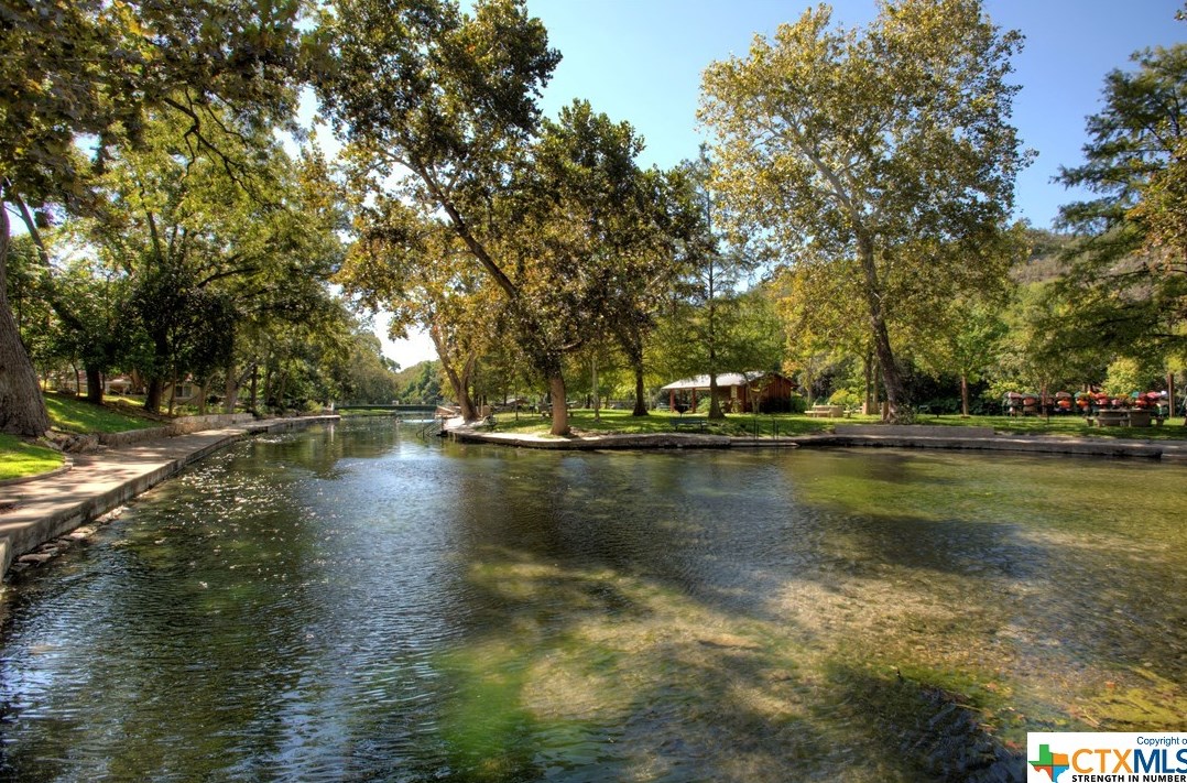 122 Dallas St, New Braunfels TX  78130-5311 exterior