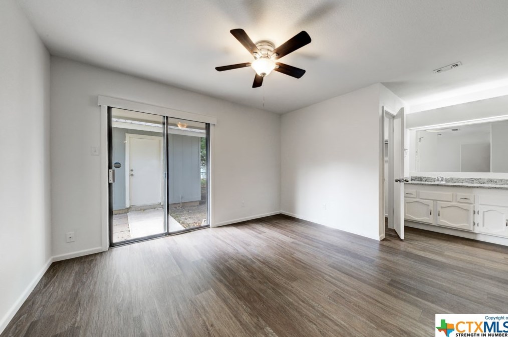 122 Dallas St, New Braunfels TX  78130-5311 exterior