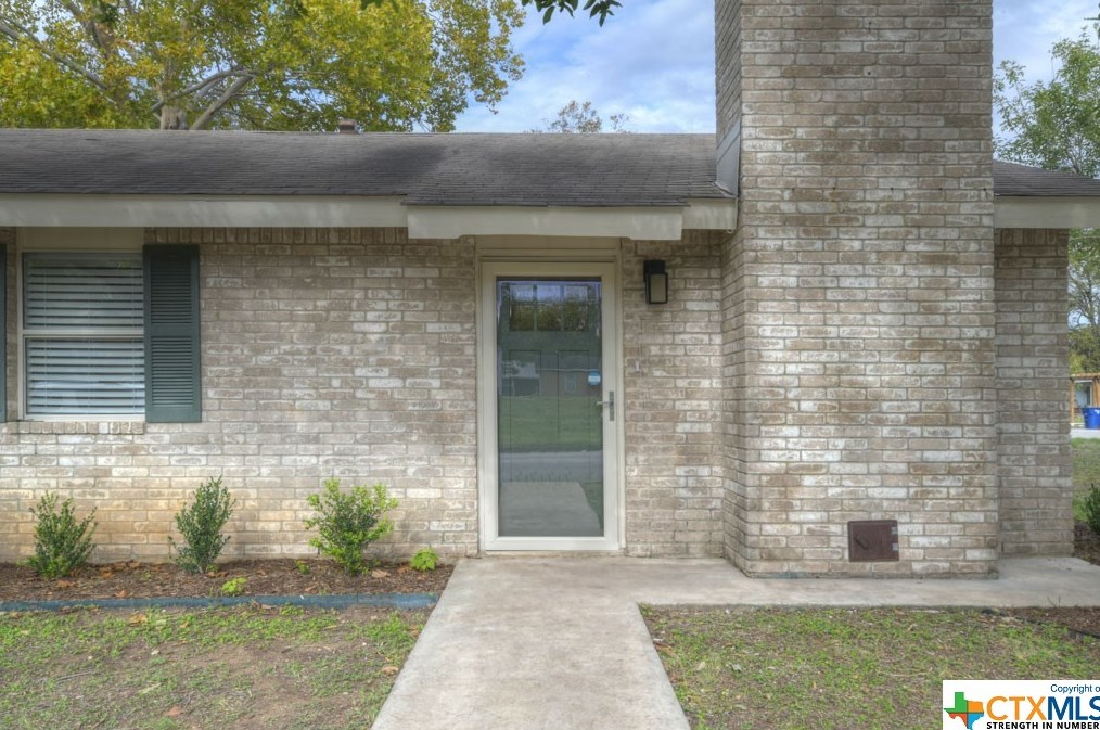 122 Dallas St, New Braunfels TX  78130-5371 exterior