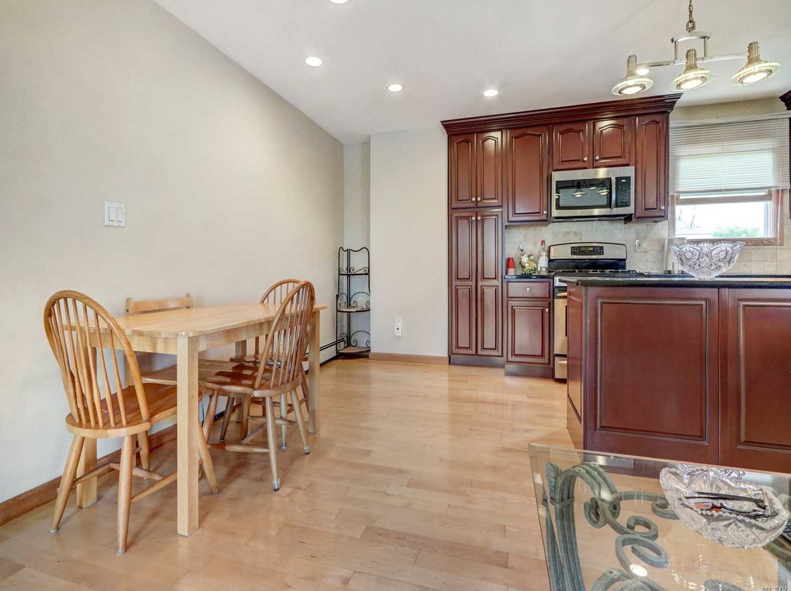 135 Radcliffe Rd, Barnum Island NY  11558-1408 exterior