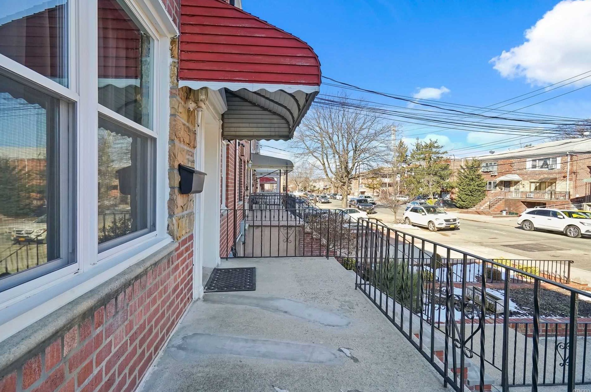 61-28 70th St, Flushing NY  11370-1041 exterior