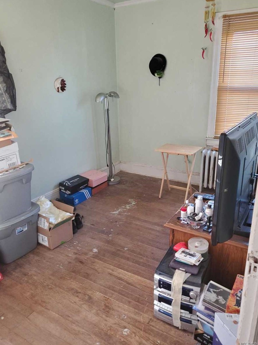 32 Bernard St, North Merrick NY 11566-4508 exterior