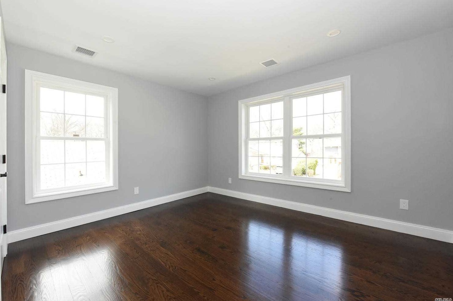 1786 Gormley Ave, North Merrick NY 11566-3064 exterior