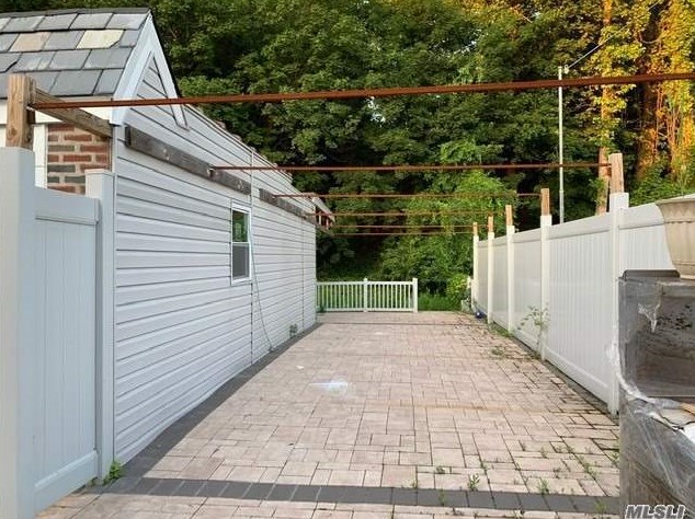 68-33 Alderton St, Flushing NY exterior