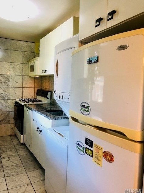 25235 60th Ave, Flushing NY 11378-2909 exterior