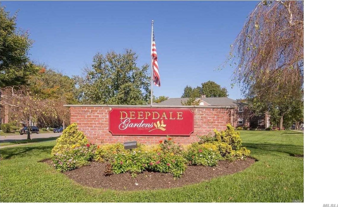 25235 60th Ave, Flushing NY 11378-2909 exterior