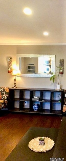 25235 60th Ave, Flushing NY 11378-2909 exterior