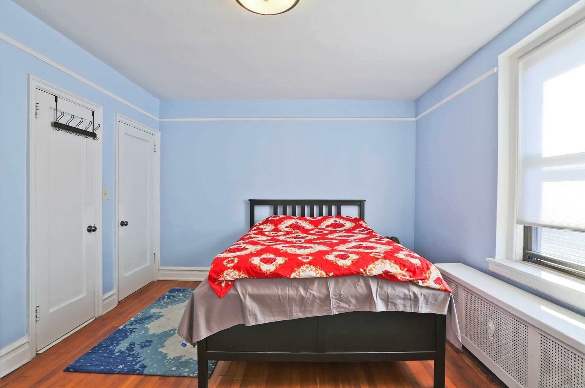 7234 Austin St, Flushing NY  11375-5300 exterior