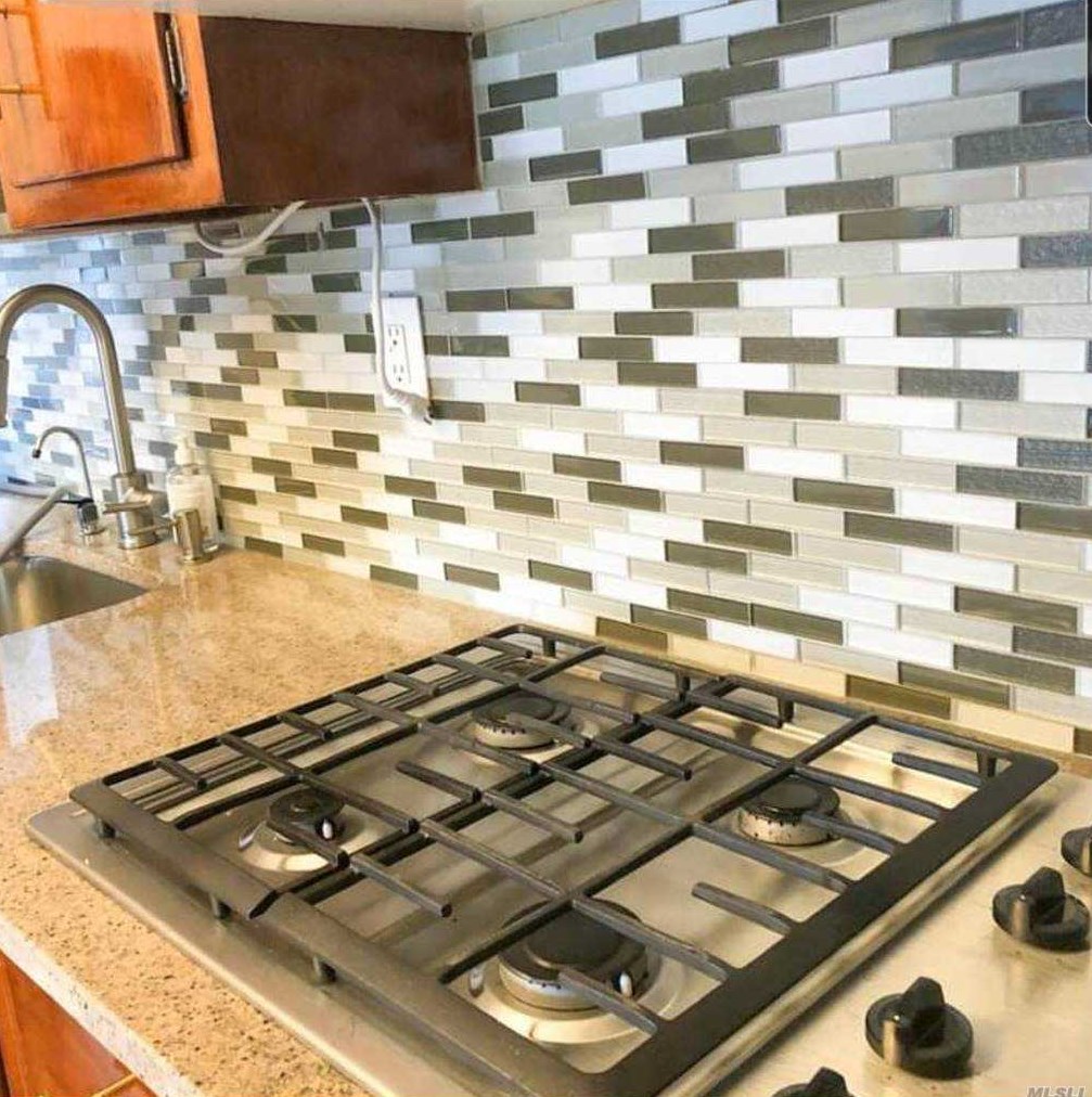 455 Stockholm St, Flushing NY  11385-1332 exterior