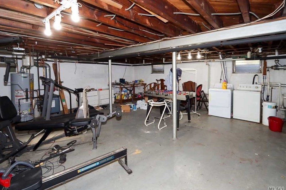 11 Margaret Blvd, North Merrick NY 11566-3106 exterior