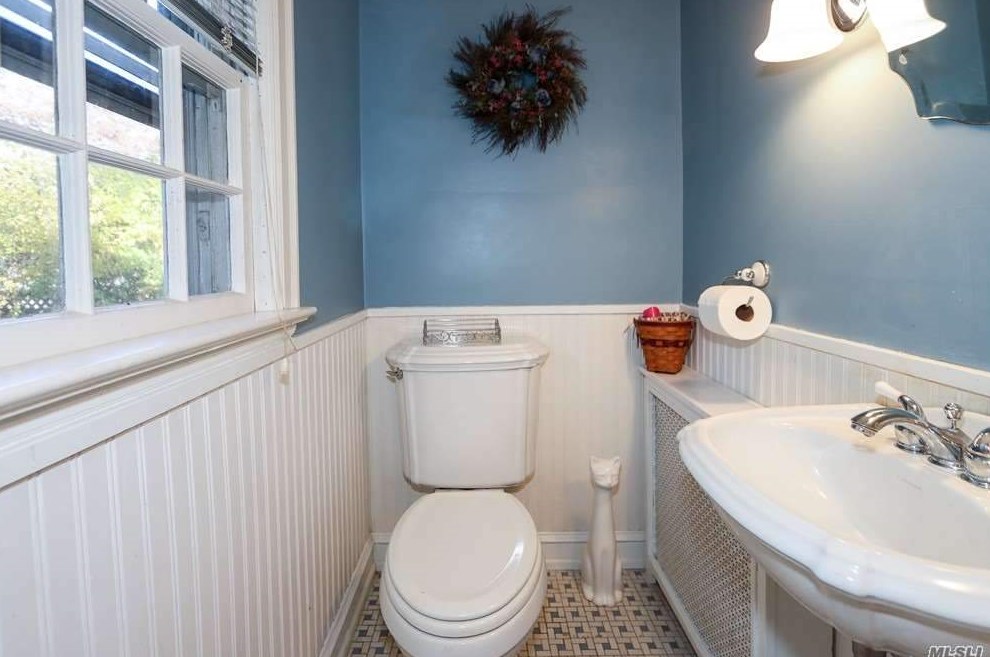 11 Margaret Blvd, North Merrick NY 11566-3106 exterior