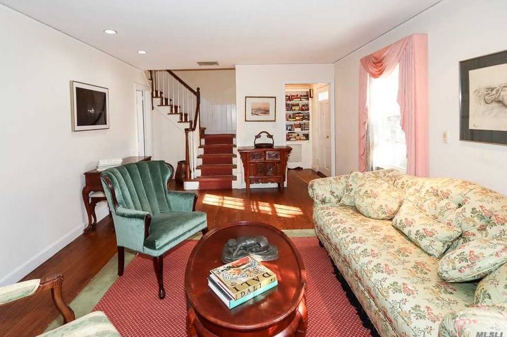 11 Margaret Blvd, North Merrick NY 11566-3106 exterior