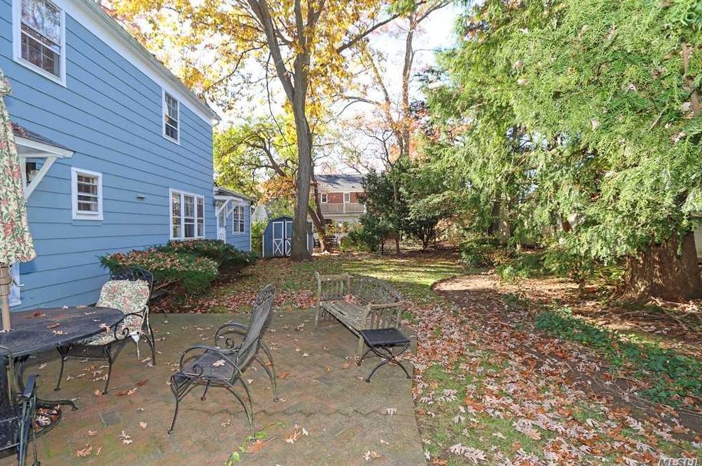 11 Margaret Blvd, North Merrick NY 11566-3106 exterior