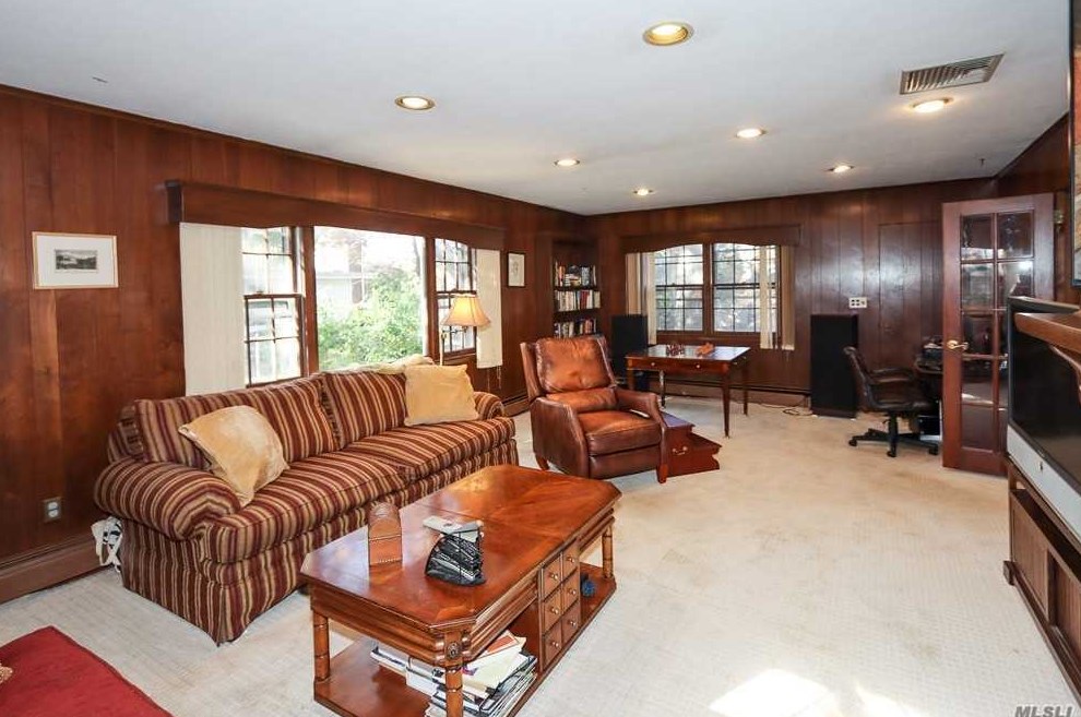 11 Margaret Blvd, North Merrick NY 11566-3106 exterior