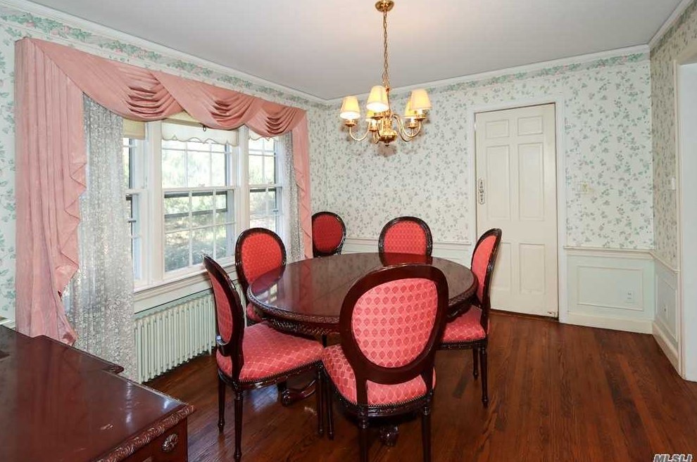 11 Margaret Blvd, North Merrick NY 11566-3106 exterior