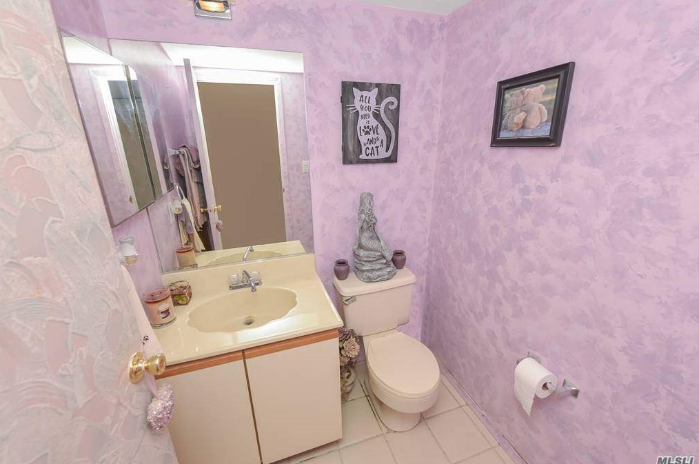 7 Kristin Ln, Hauppauge NY 11788-1239 exterior