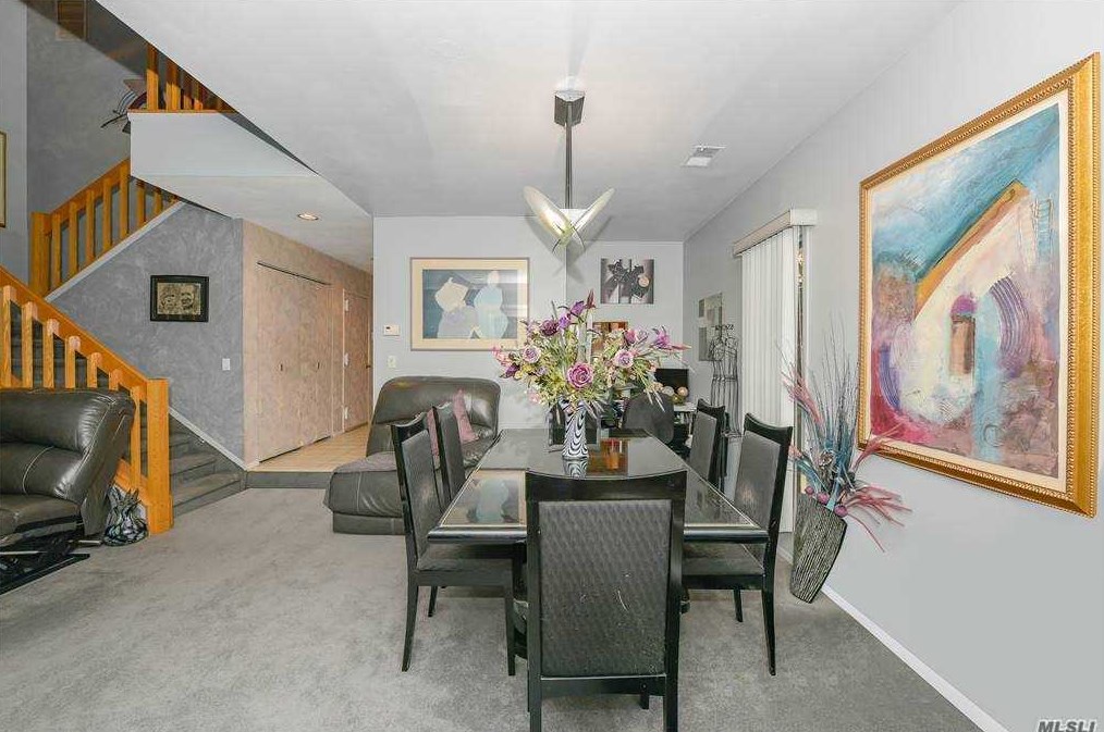 7 Kristin Ln, Hauppauge NY 11788-1239 exterior