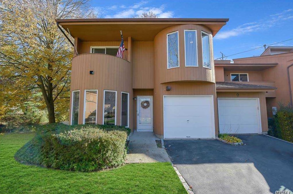 7 Kristin Ln, Hauppauge NY 11788-1239 exterior