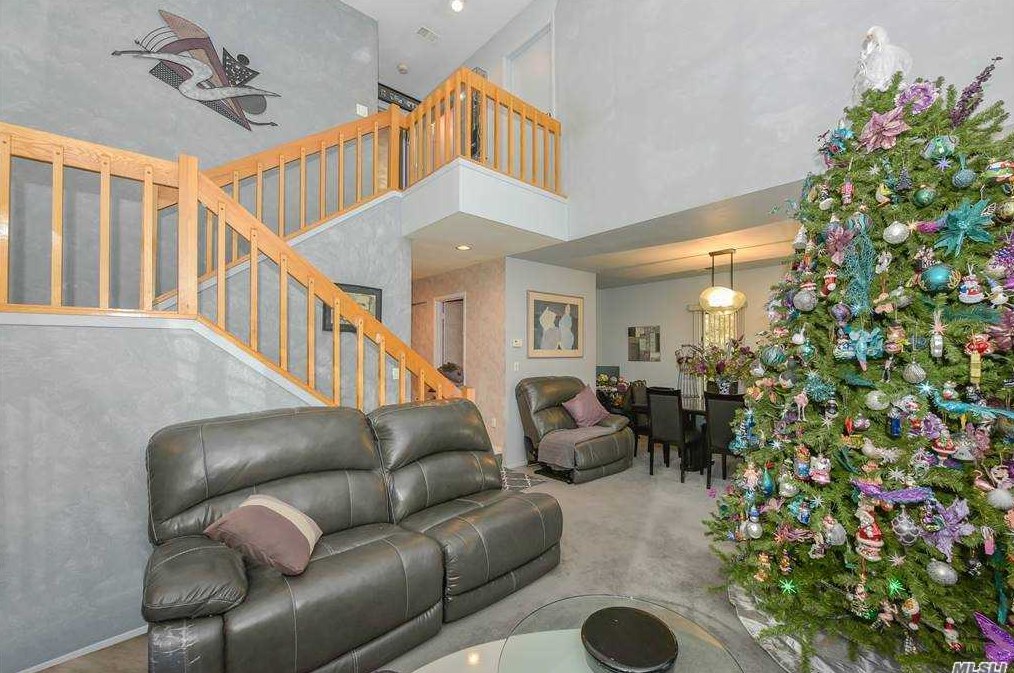 7 Kristin Ln, Hauppauge NY 11788-1239 exterior