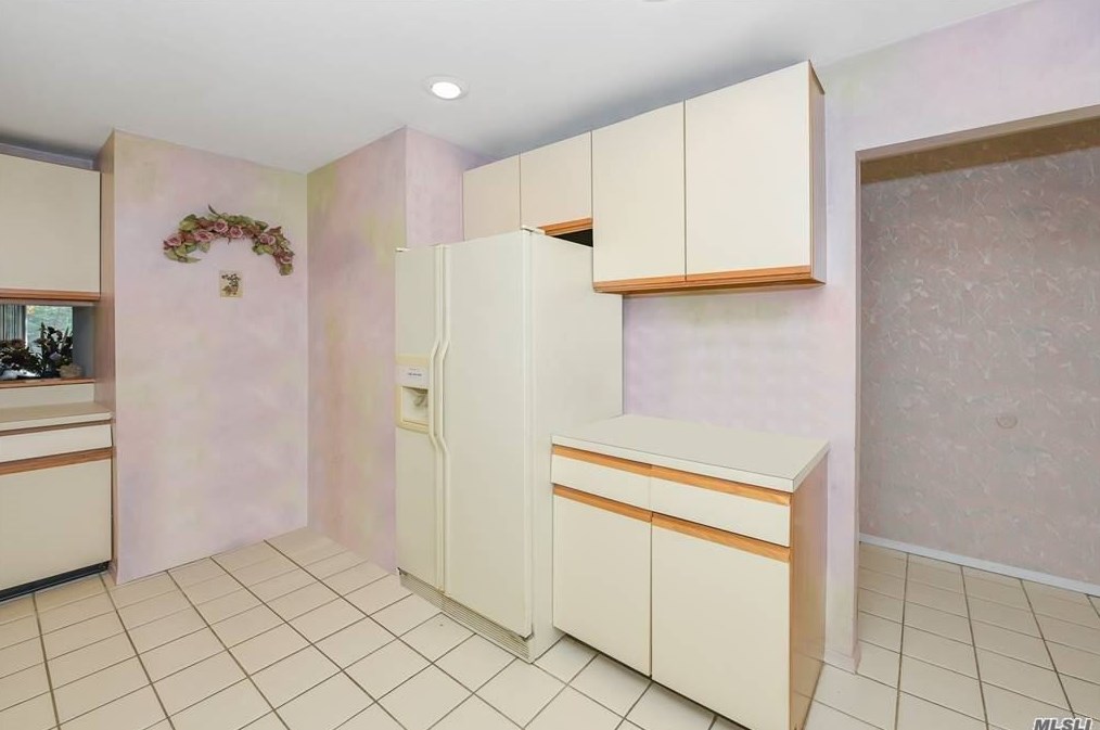 7 Kristin Ln, Hauppauge NY 11788-1239 exterior