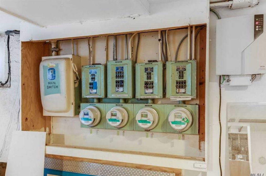 49 Sutton St, Brooklyn NY  11222-4422 exterior