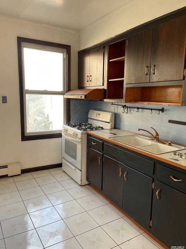 1599 Gates Ave, Brooklyn NY  11237-5811 exterior